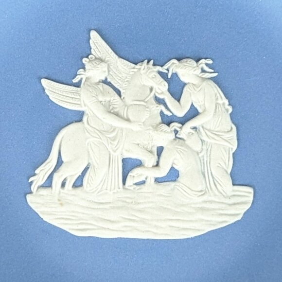 Vintage Wedgwood PEGASUS Collectible Jasperware Plate beautiful for bookshelf! - Picture 2 of 11